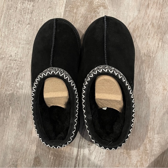 Tasman Ugg in Black Size 7 - Picture 3 of 7